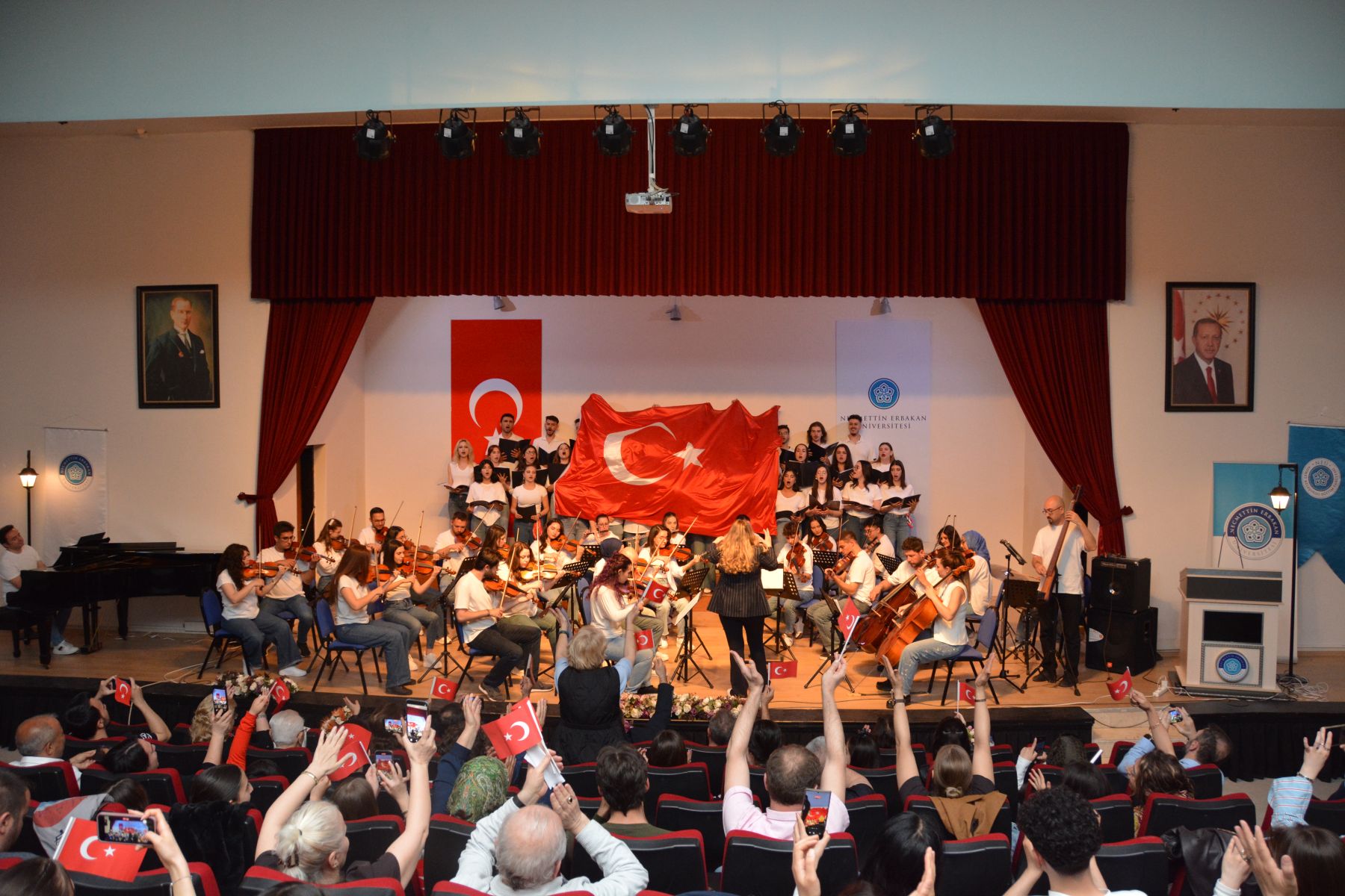 Üniversitemizde Müzikle Yükselen Milli Ruh Gençlik Haftası’nda Sahneye Taşındı
