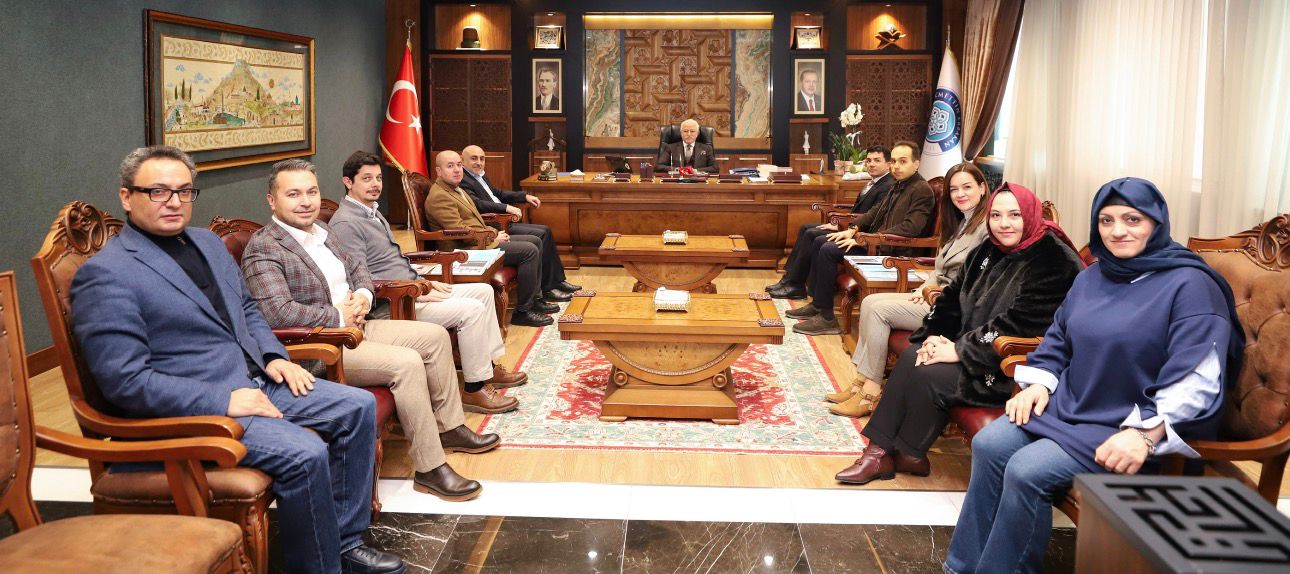 Necmettin Erbakan Üniversitesi Rektörü Prof. Dr. Cem Zorlu, YADAM Yönetimini, YADAM Sınav Komisyonunu ve Erasmus Koordinatörlüğünü makamında kabul etti.
