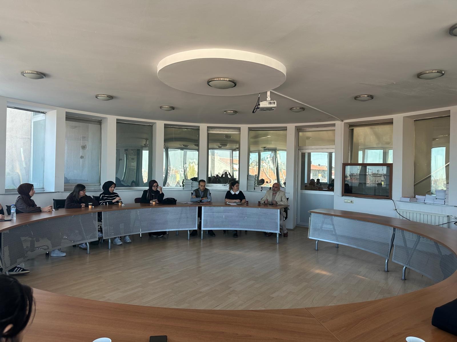 YADAM Müdürü Prof. Dr. Murat Çemrek, Hazırlık Sınıfı Temsilcileriyle Bir Araya Geldi