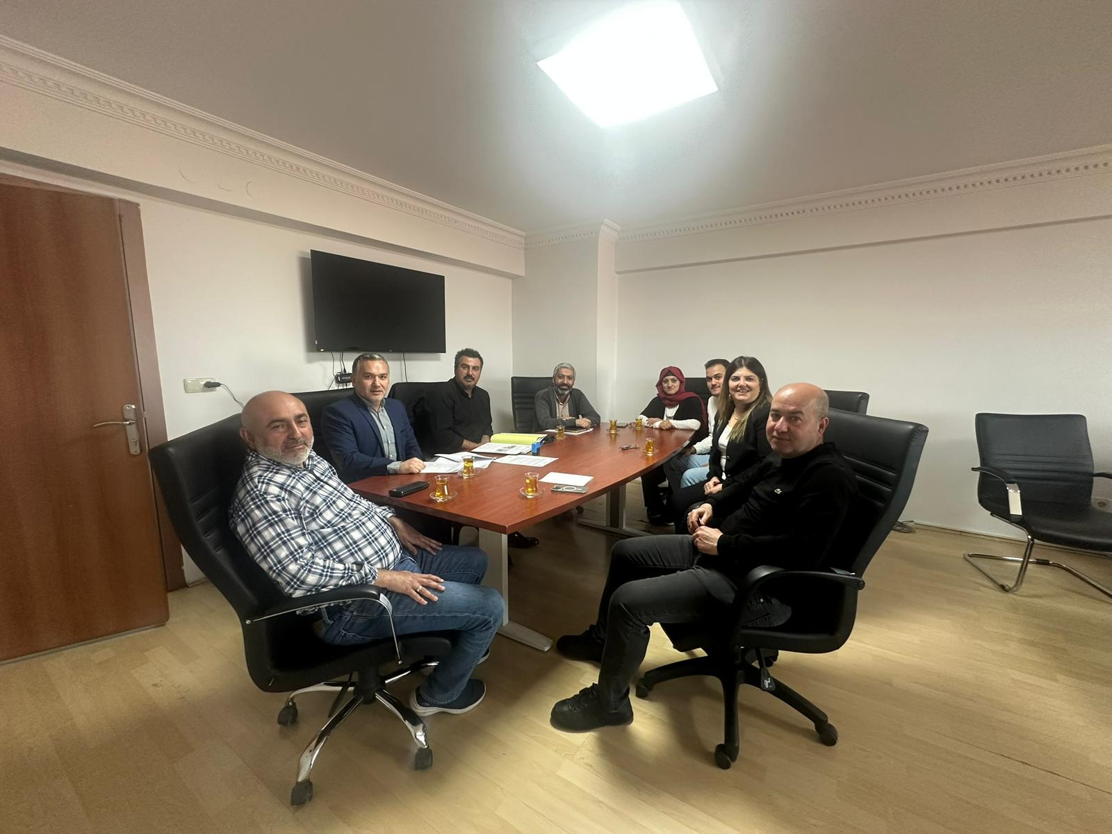 NEÜ YADAM İş Sağlığı ve Güvenliği Kurulu olarak, 16 Nisan 2026 tarihinde saat 14.00’te kurul toplantımızı gerçekleştirdik.