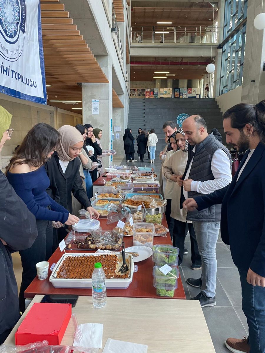 Üniversitemiz Sanat Tarihi Topluluğu Etkinliği :"Selçuklu Sızma Alparslan İlkokulu Öğrencileri için Kermes"