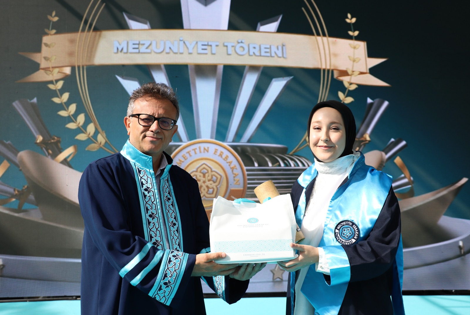 NEÜ'de “Bölüm Birincileri Mezuniyet ve Geleceğe Mesaj Töreni” Coşkusu