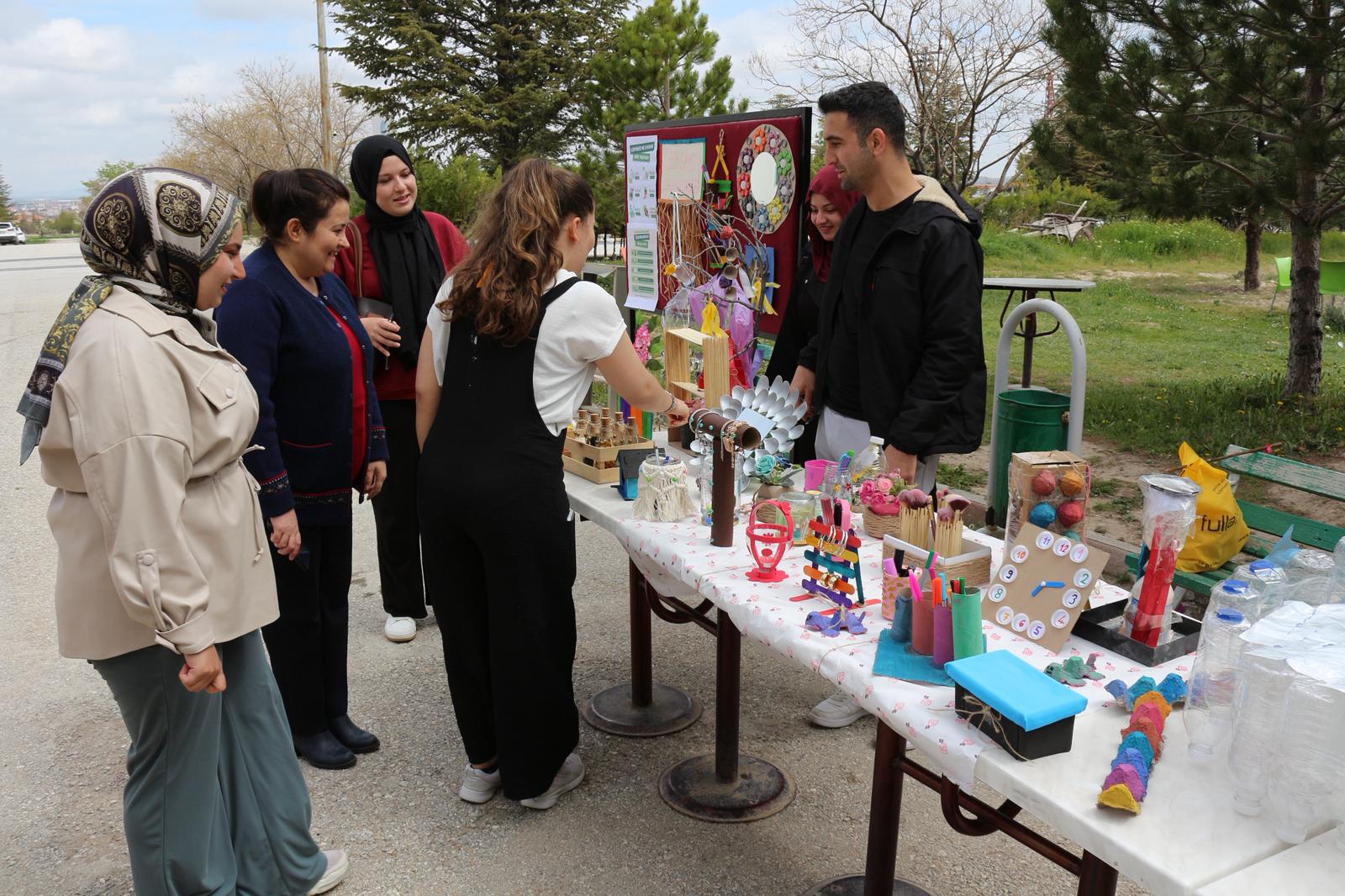 Atıklar Sanata Dönüştü: Öğrencilerimizden Sıfır Atık Farkındalığı