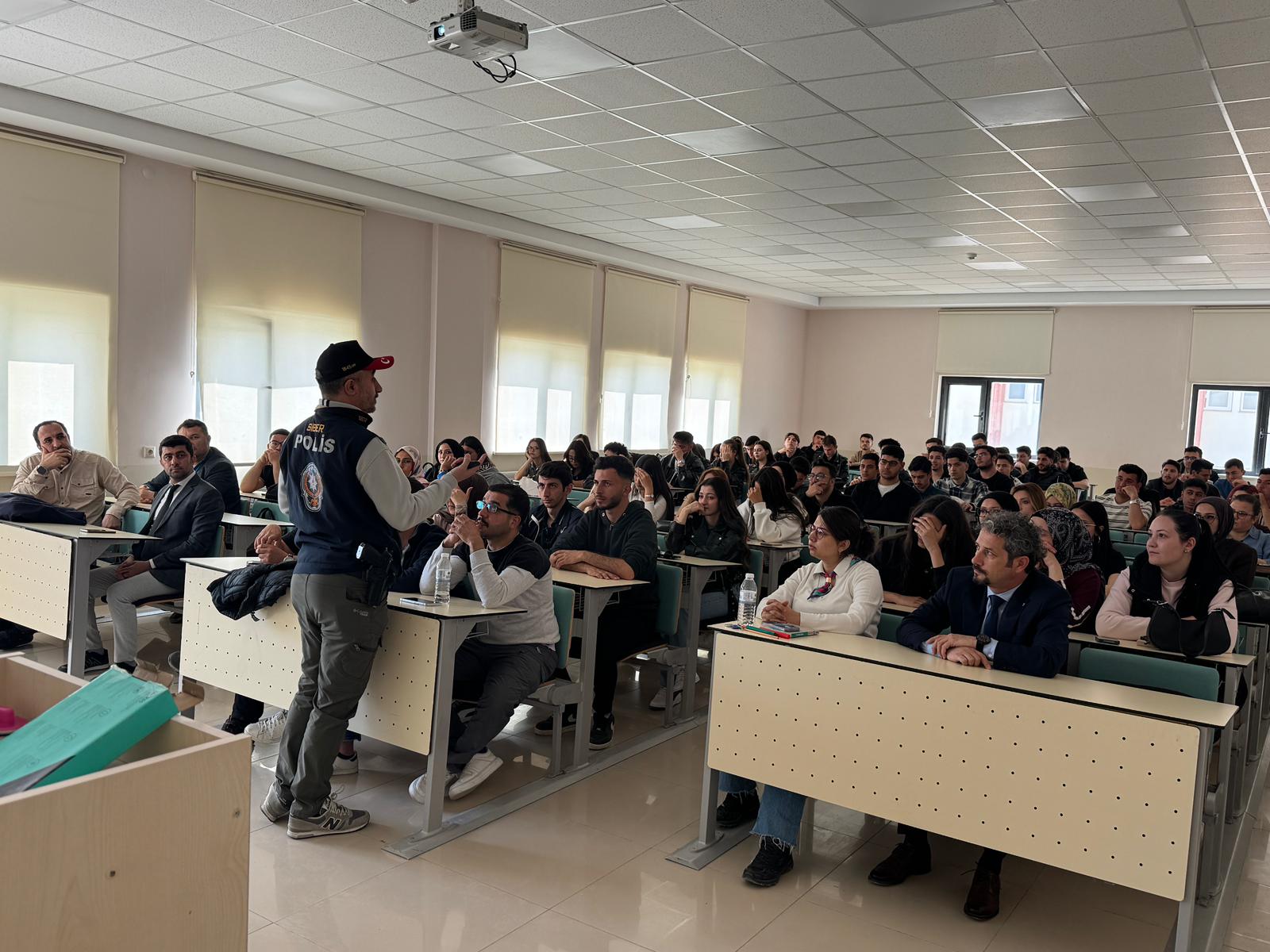 Dijital Okuryazarlık ve Siber Güvenlik Farkındalığı Artıyor: SİBERAY ile Güvenli İnternet