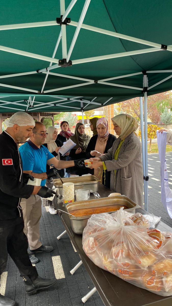 Vize motivasyonu çorba dağıtımı