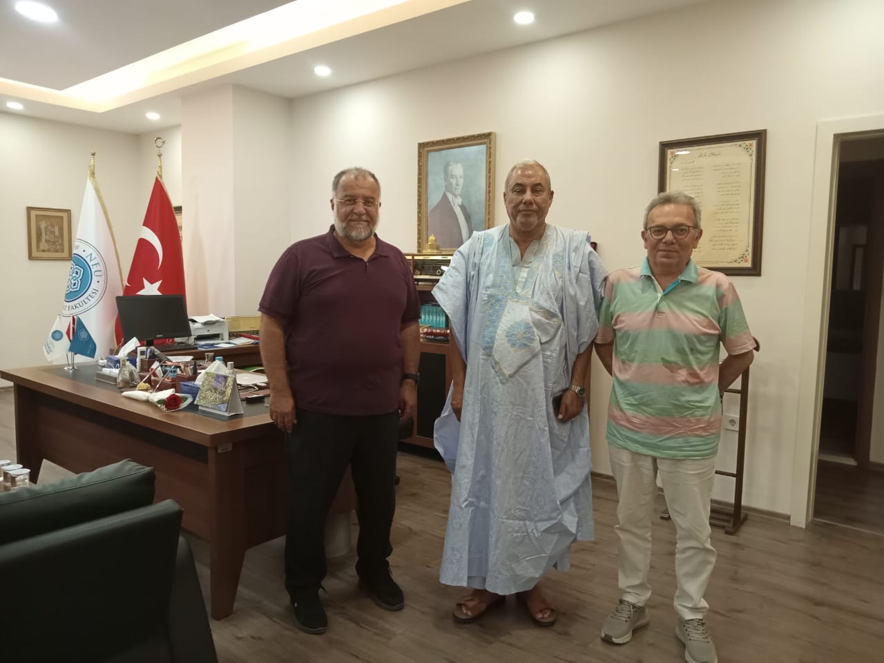 Fas’tan Agadir şehri İbn Zuhr Üniversitesi Edebiyat Fakültesi Arap Dili ve Belagati bölüm başkanı Prof. Dr. Nimet Maül'ayneyn Dekanımız Prof. Dr. Kamil Güneş'i makamında ziyaret ettiler.