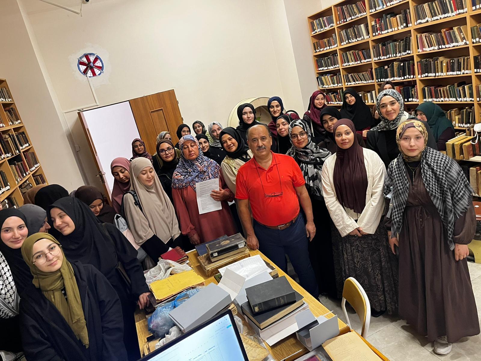 Yerinde ve Uygulamalı Eğitim: Osmanlı Türkçesi Dersimiz Nadir ve Yazma Eserler Salonumuzda Yapıldı