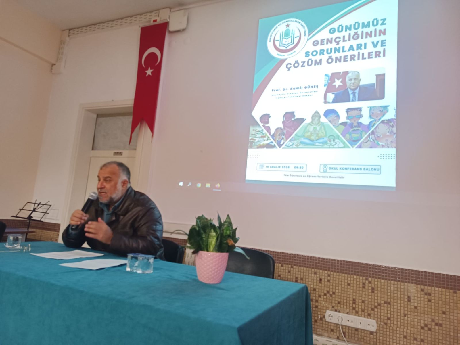 "Günümüz Gençliğinin Sorunları ve Çözüm Önerileri" Konferansı
