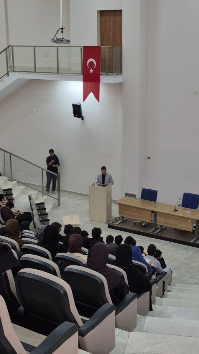 Dinamik müslüman genç (salon programı)