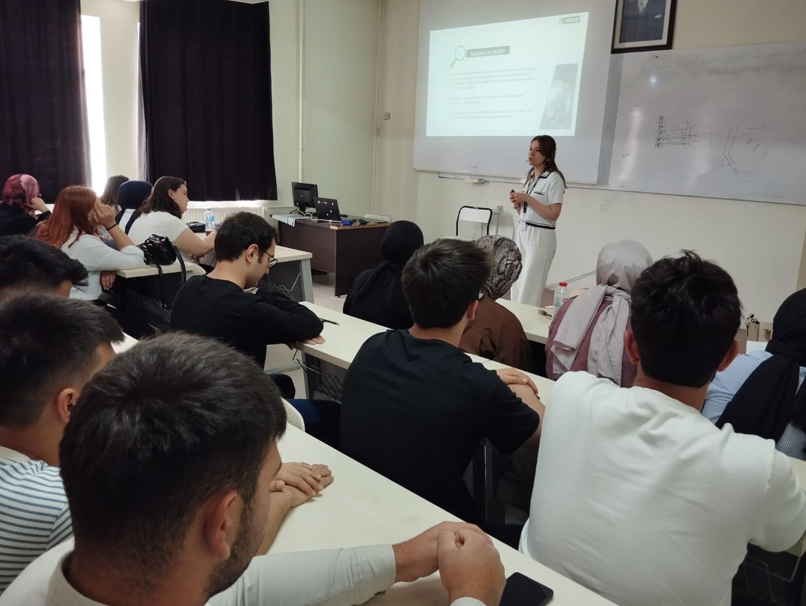 Meslek Yüksekokulumuzdan Madde Bağımlılığına Yönelik Bilgilendirici Seminer