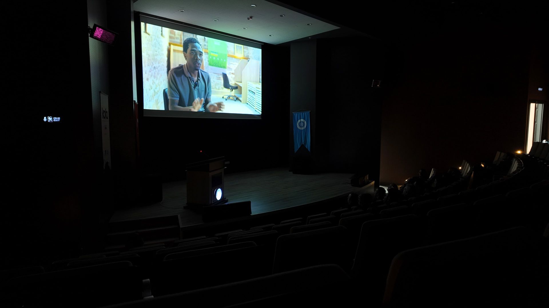 "Sınırları Aşan Şefkat, Sanatla Değişen Hayatlar" Temalı Belgesel Gösterimi Beğeni Topladı