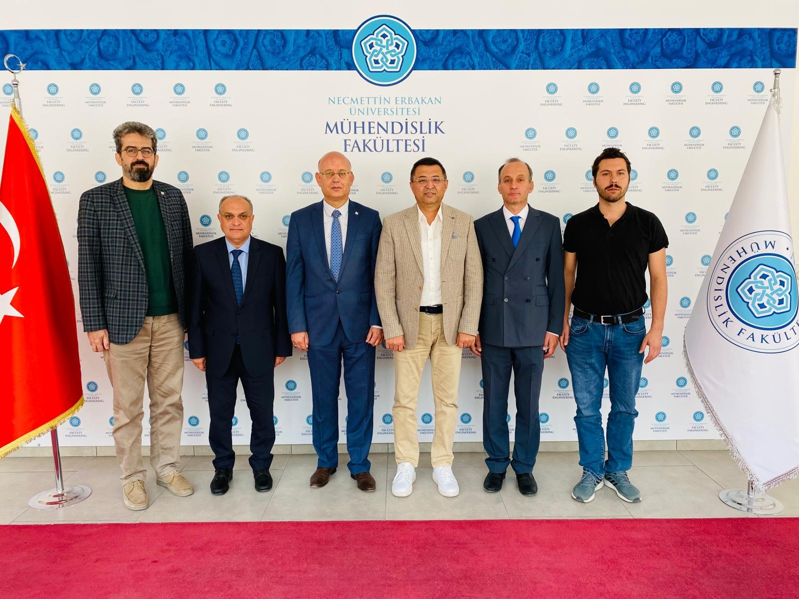 Makine Mühendisleri Odası birinci sınıf öğrencilerimize yönelik faaliyetler ve projeler hakkında öğrencilerimize seminer vermiştir.