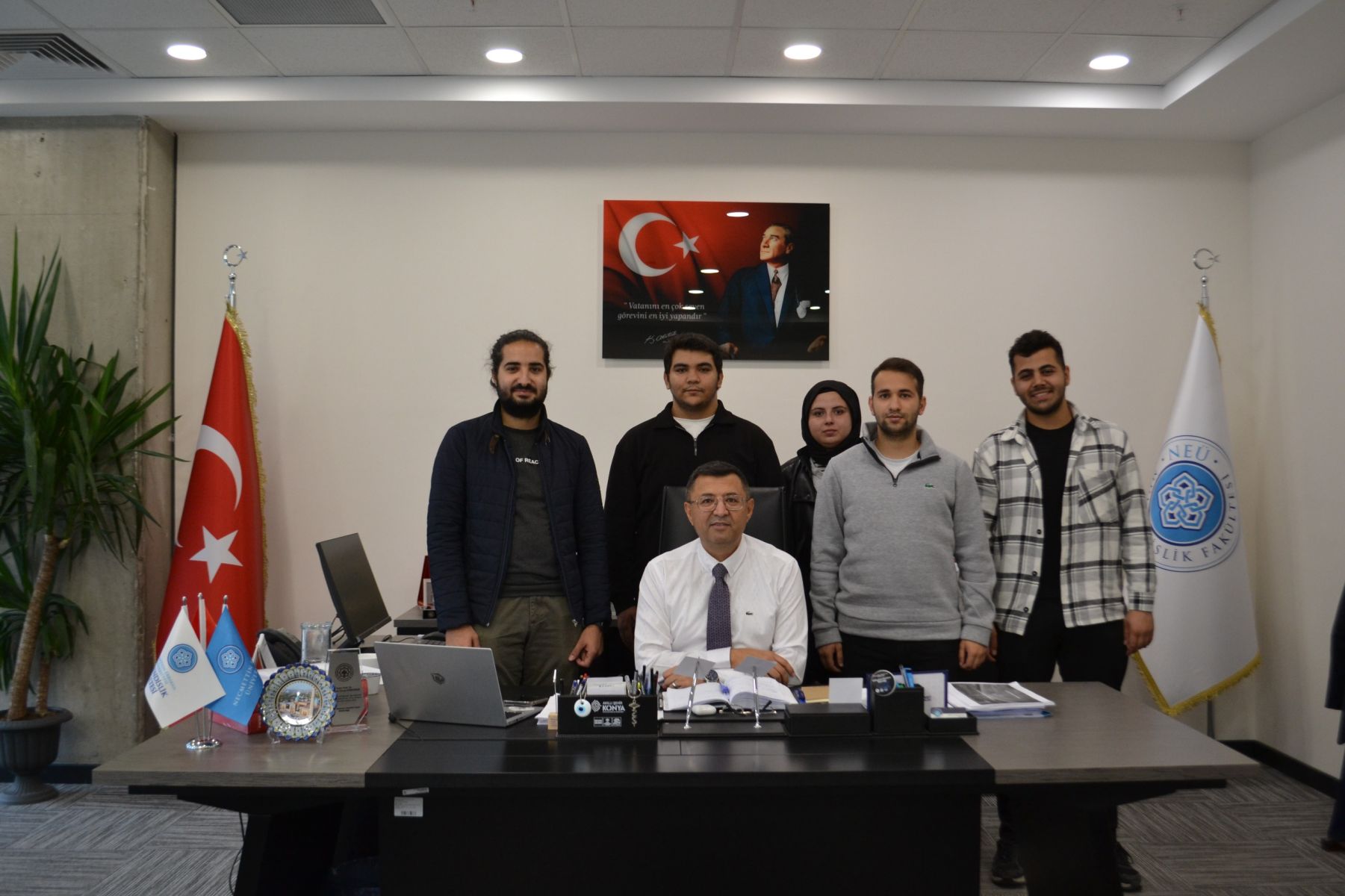 Bozdoğan Roket Takımı Üyeleri Dekanımızı Ziyaret Etti