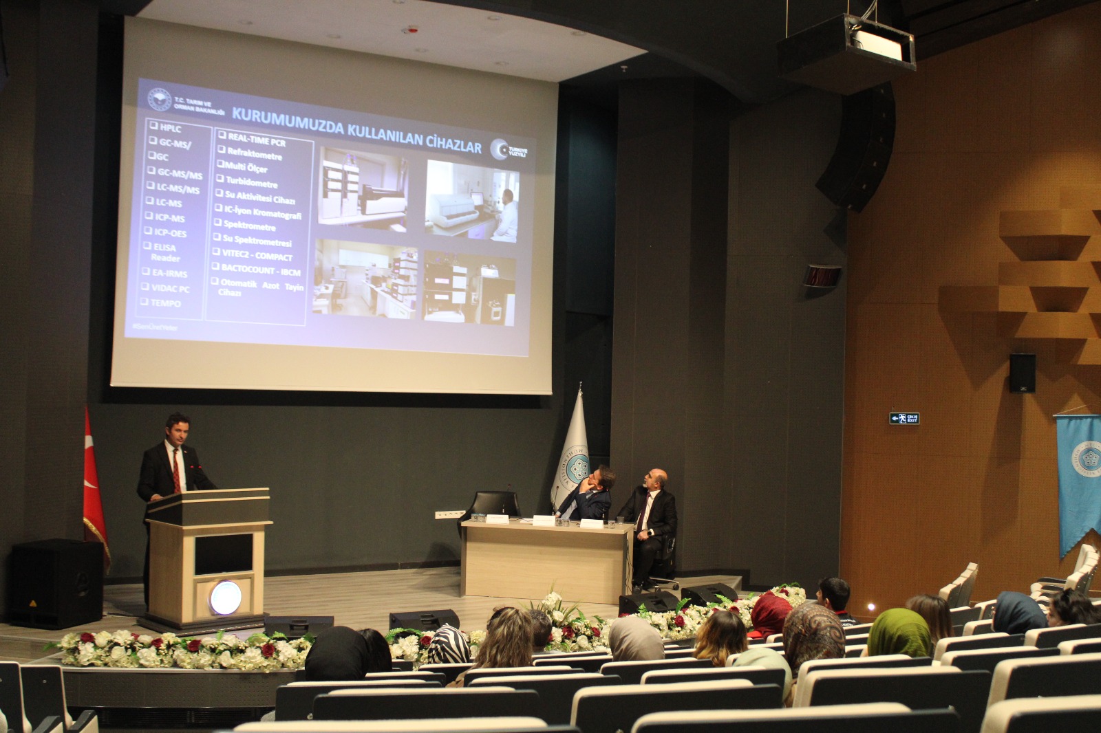 Fakültemiz konferans salonunda, Gıda Mühendisliği Bölümü Bölüm Başkanı Prof. Dr. Selman Türker moderatörlüğünde 'Gıda Kalite Kontrolü ve Mevzuatı' konulu panel