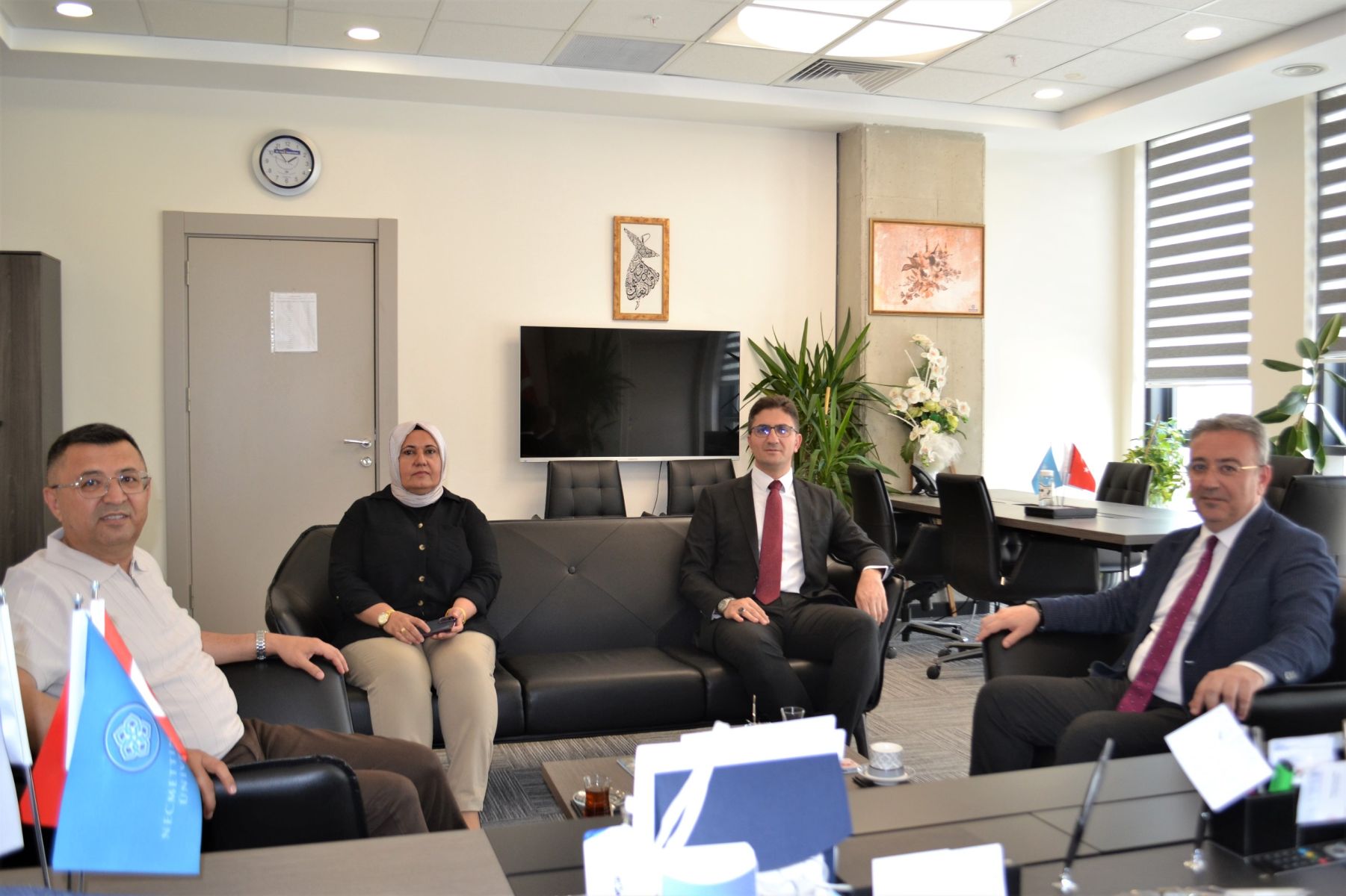 Üniversitemiz Genel Sekreteri Dr. Rahim Çimen ve Genel Sekreter Yrd. Emre Çınar, fakültemizi ziyaret ederek çalışanlarımızla toplantı gerçekleştirmişlerdir.