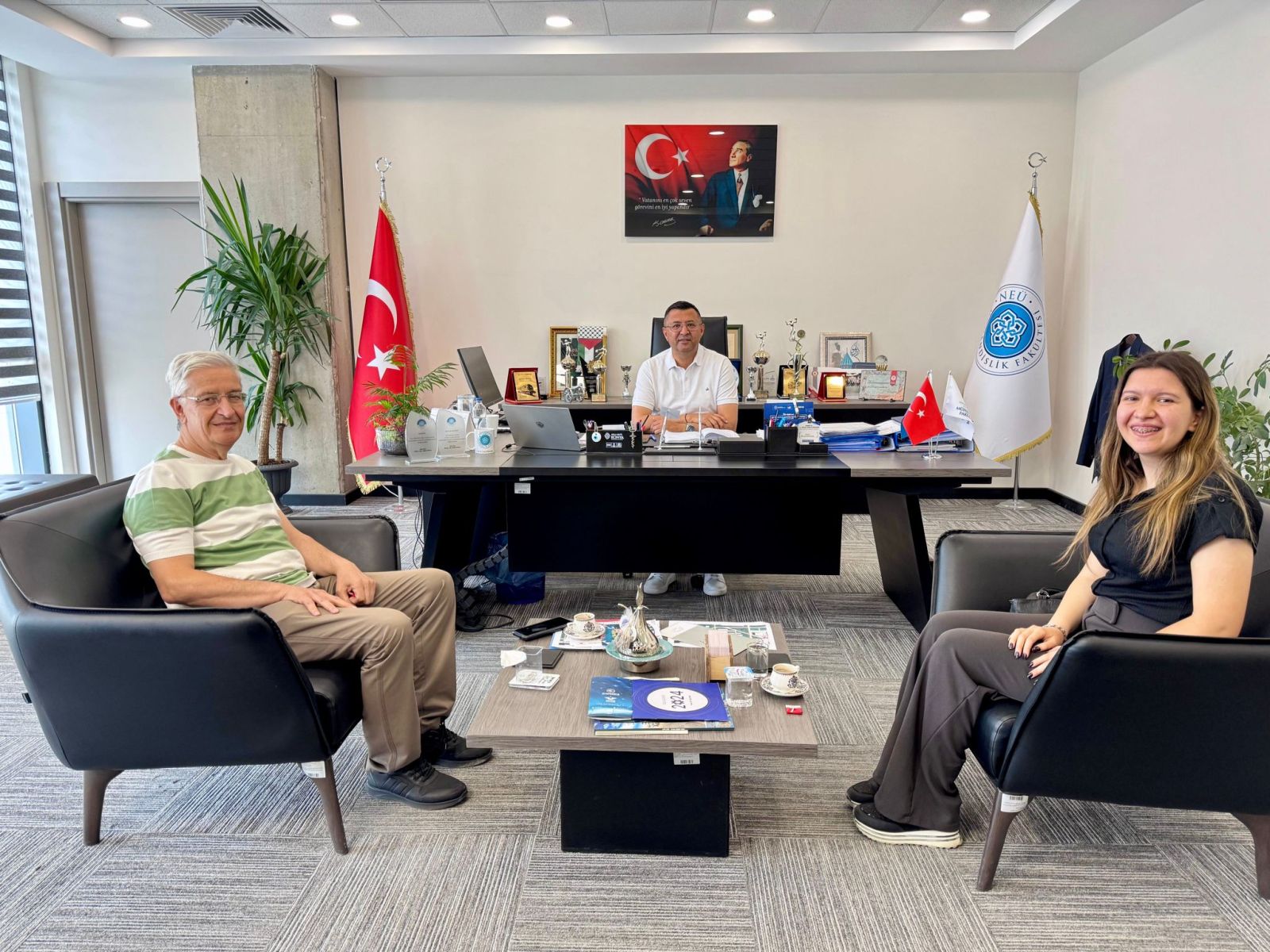 Emekli jeoloji mühendisi Rıza Bülent Bükem ve Berrak Bükem fakültemizi ziyaret etmişlerdir. Mezuniyet sonrası özel özel ve iş hayatında Berrak Bükeme başarılar dileriz.