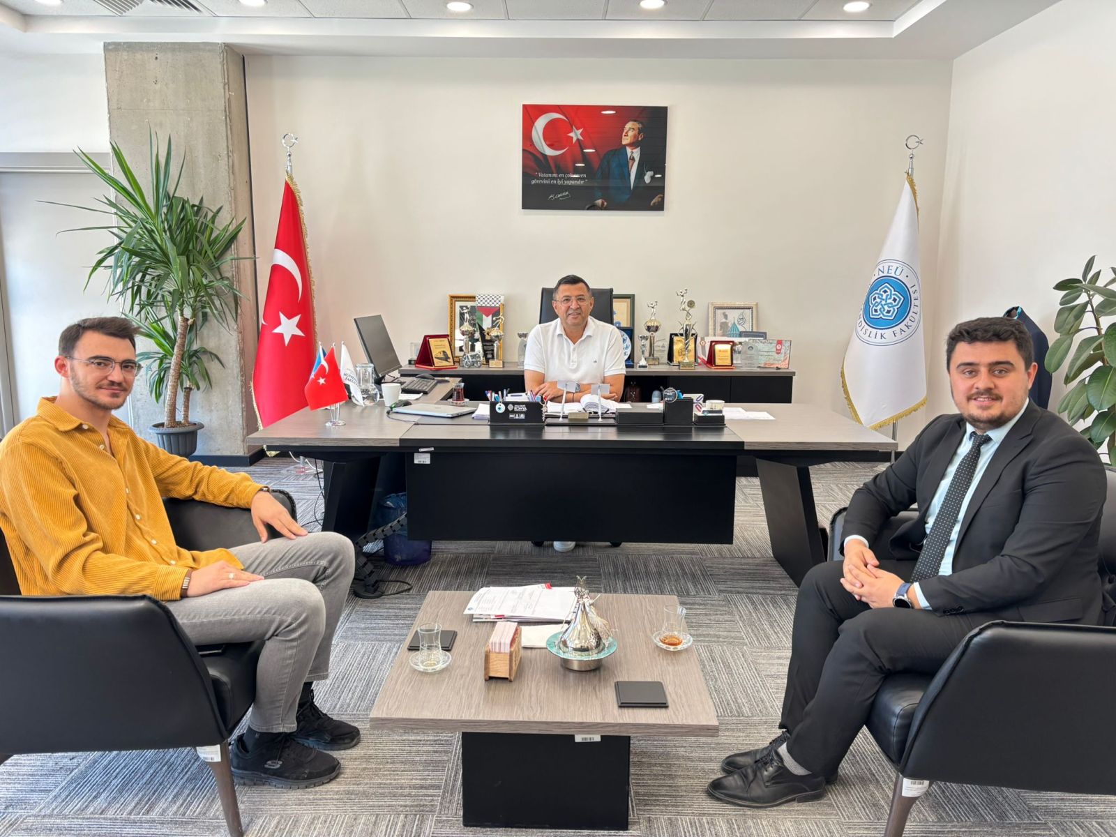 Karatay Belediyesi Gençlik Meclisi Başkanı Sayın Ahmet Babuçcu Fakültemizi ziyaret ederek yeni eğitim öğretim döneminde belirlenen projelerin üzerinde görüşüldü.