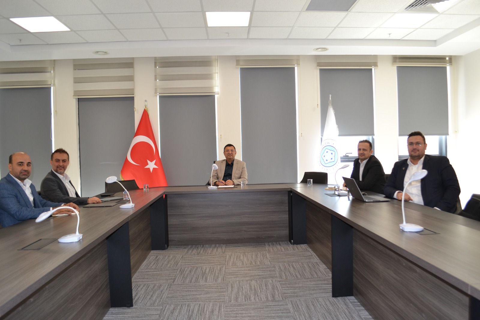 Konya Büyükşehir Belediyesi Bilgi İşlem Daire Başkanlığı Fakültemizi ziyaret ederek aday mühendislik ve projeler konusunda görüş alışverişinde bulunuldu.