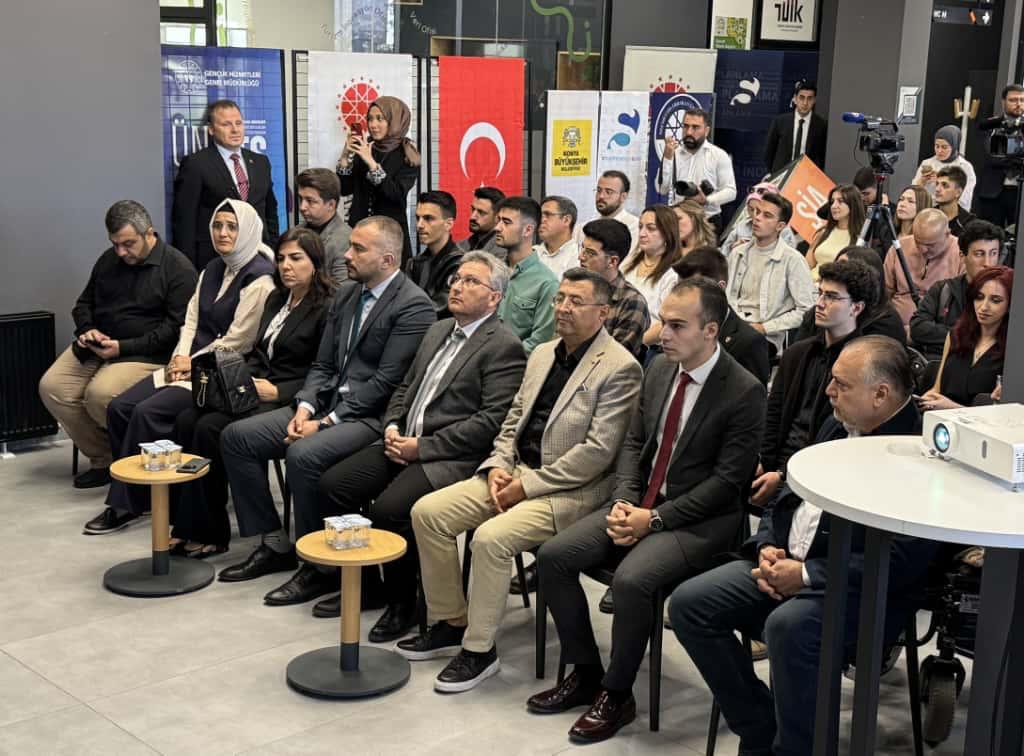 Cumhurbaşkanlığı İletişim Başkanlığı (CİB), Gençlik ve Spor Bakanlığı ile Necmettin Erbakan Üniversitesi (NEÜ) işbirliğiyle "Gerçek Bilgiye Ulaşma ve Dezenformasyonla Mücadele" paneline kaıtlım sağlandı.