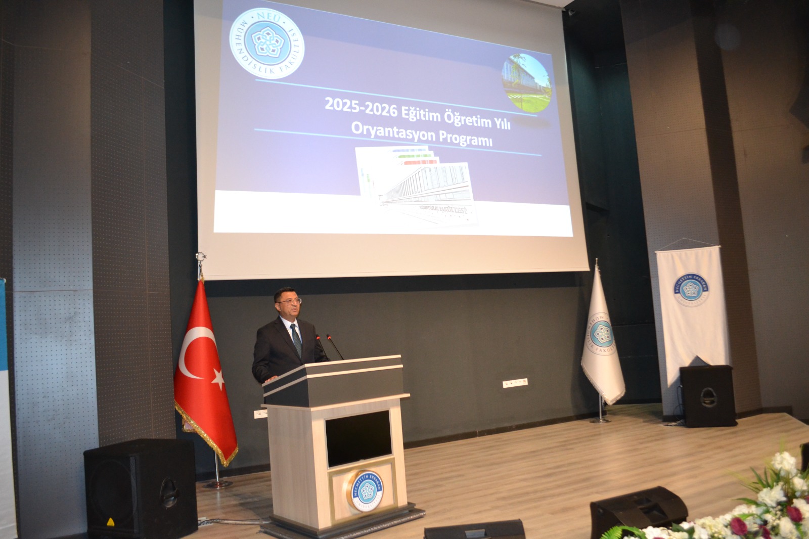 2025-2026 Eğitim Öğretim yılı Oryantasyon Programı gerçekleştirildi. Programda öğrenciler akademik takvim, OBS sistemi, yönetmelik ve yönergeler, sınav süreçleri, öğrenci değişim programları gibi fakültemiz hakkında bir çok konuda bilgi verildi.