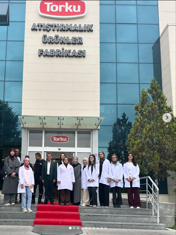 Necmettin Erbakan Üniversitesi Gıda Mühendisliği Bölümü Proses Uygulamaları I Dersi Kapsamında, Öğrenciler Tarafından Anadolu Birlik Holding Torku Atıştırmalık Fabrikasına Teknik Ziyaret Gerçekleştirildi