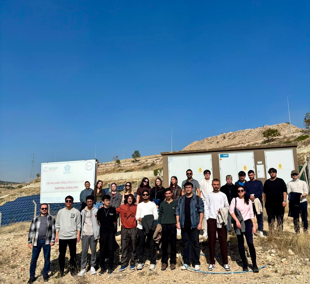 Fakültemiz Enerji ve İnovasyon Topluluğu, Akademik Danışmanı Dr. Hasan Basri Altıntaş öncülüğünde üniversitemizin 250 kW Kurulu Güce Sahip Güneş Enerjisi Santrali’ne (GES) Teknik Gezi Düzenledi