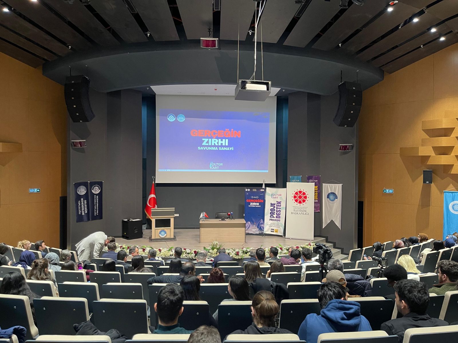 Geleceğin Mühendisleri Topluluğumuzun Düzenlediği Savunma Sanayisine Yönelik Etkinlikte, TUSAŞ ve ASELSAN’dan Değerli Misafirlerimizi Fakültemizde Ağırlamaktan Büyük Memnuniyet Duyduk