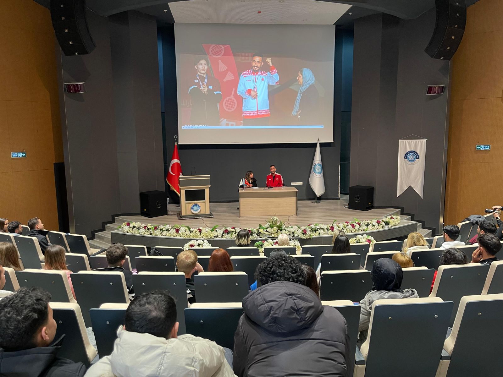 Fakültemiz ve Spor Topluluğu İş Birliğiyle Düzenlenen Sportalk Organizasyonu Kapsamında Milli Sporcumuz İlker Tuzcu’yu Ağırladık