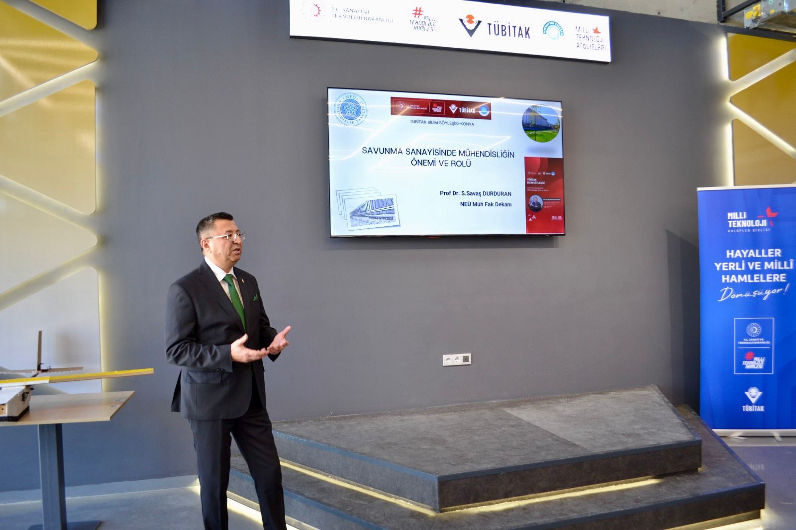 Fakültemiz Dekanı Prof.Dr. S. Savaş Durduran, TÜBİTAK Milli Teknoloji Atölyesi’nde TEKNOFEST Takımlarıyla Bir Araya Geldi