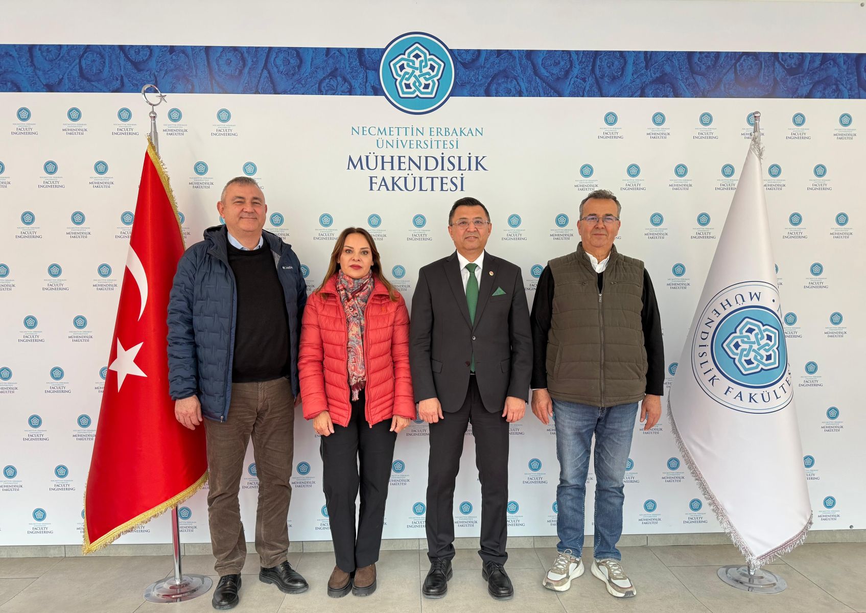 KTUN Harita Mühendisliği Bölümü’nden Prof. Dr. İ. Öztuğ Bildirici’nin Eşliğinde İzmir’den Fakültemize Ziyarette Bulunan Harita Mühendisleri Halil Yıldırım ve Zeynep Süer Yıldırım’a Fakültemiz Hakkında Bilgilendirme Yapılmıştır