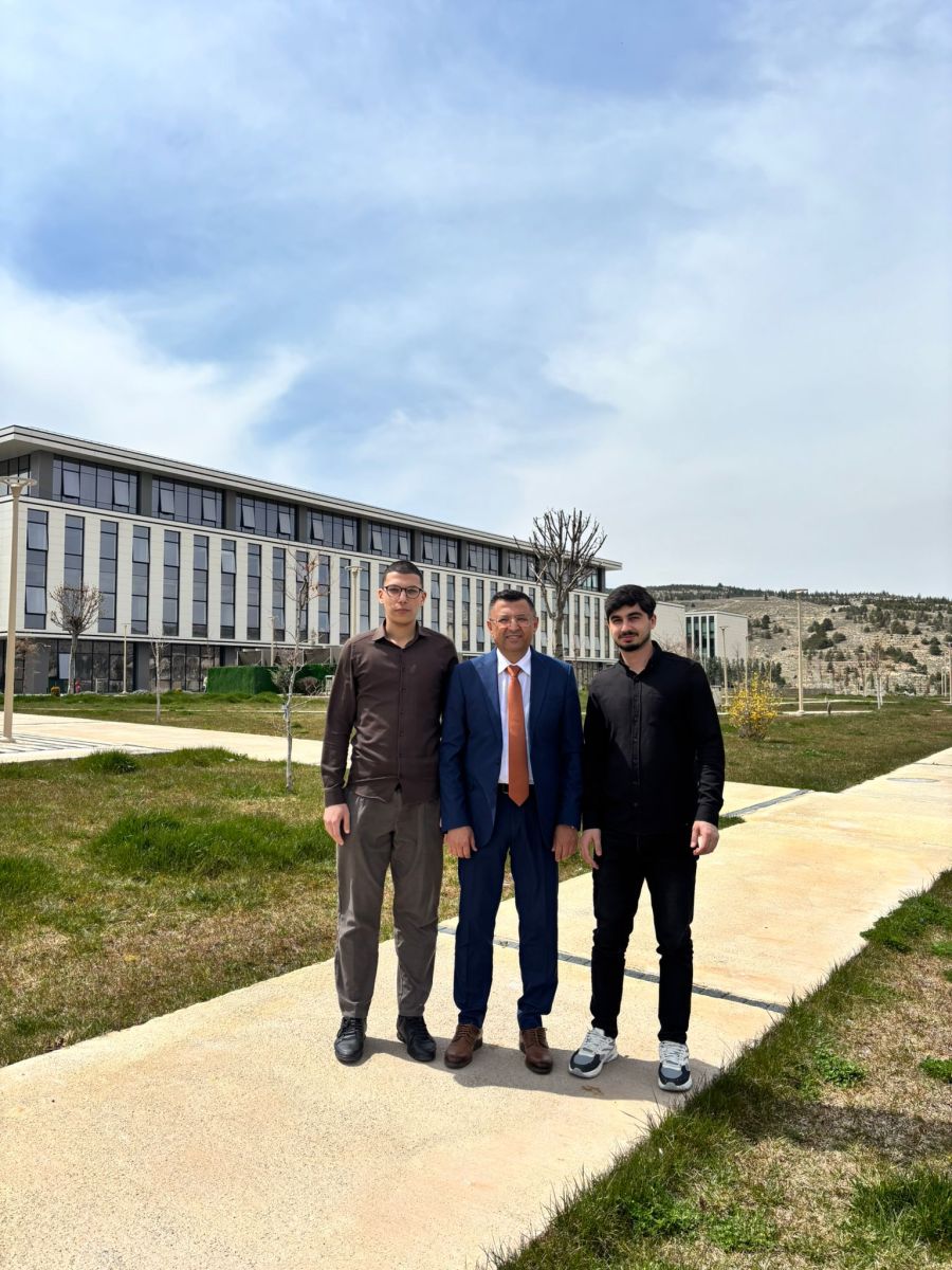 Dekanımız S. Savaş Durduran Öncülüğünde mühendislik Fakültemizde Yabancı Uyruklu Öğrencilerimizle Birebir Görüşmeler Gerçekleştirilmiştir