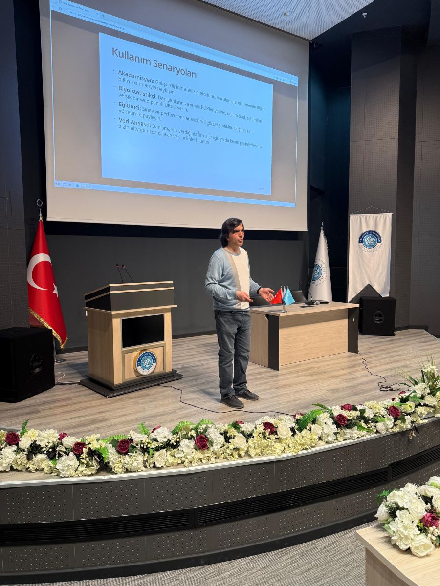 Fakültemizde Düzenlenen “R ile Parıldayan Web Siteleri” Etkinliği Kapsamında, Dekanımızın Katılımıyla Öğrencilerimizle Verimli Bir Buluşma Gerçekleştirildi