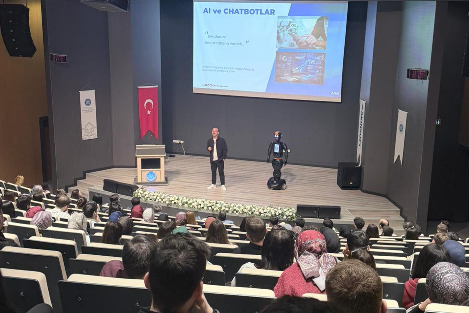 Dekanımız ve Mühendislik öğrencilerimizin de Katılım Sağladığı İşletme Zirvesi, Verimli ve İlham Verici Bir Atmosferde Gerçekleştirildi