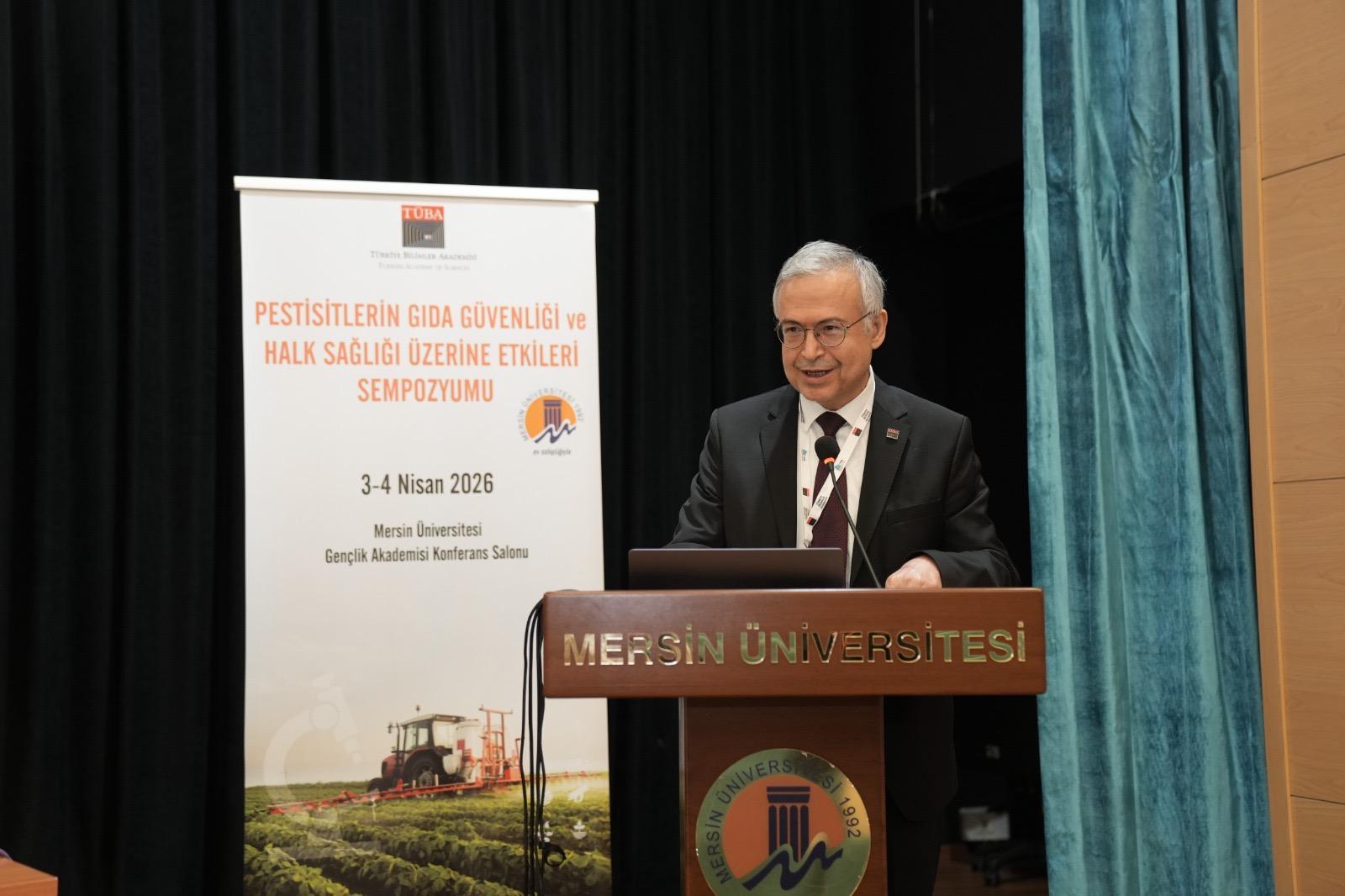 TÜBA Gıda ve Sağlıklı Beslenme Çalışma Grubu Tarafından Düzenlenen Pestisitlerin Gıda Güvenliği ve Halk Sağlığı Üzerine Etkileri Sempozyumu'na İnşaat Mühendisliği bölümü Öğretim Üye Prof. Dr. Mehmet Emin Aydın Katılım Sağlamıştır