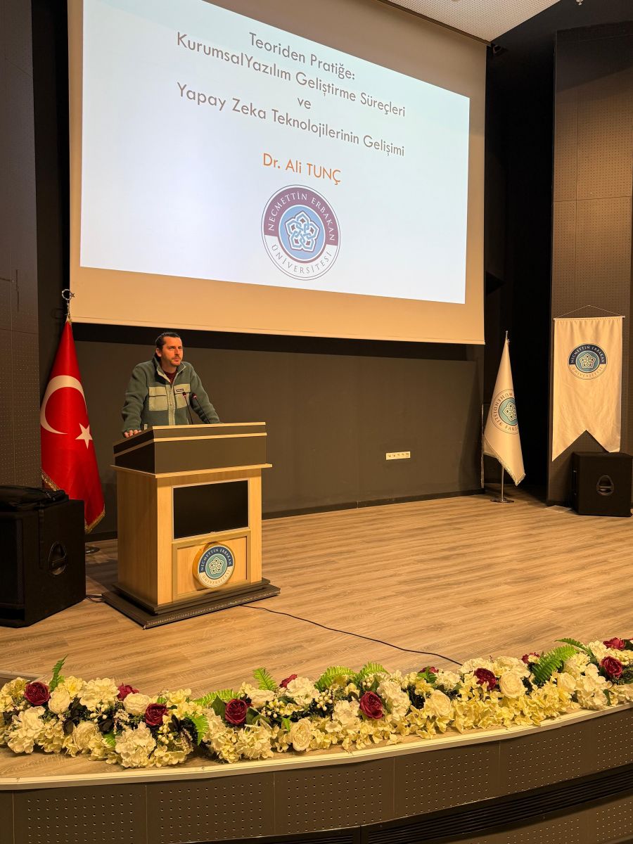 “Teorikten Pratiğe: Kurumsal Yazılım Geliştirme Süreçleri” Başlıklı Konferans 4 Mayıs’ta Fakültemiz Konferans Salonunda Gerçekleştirildi