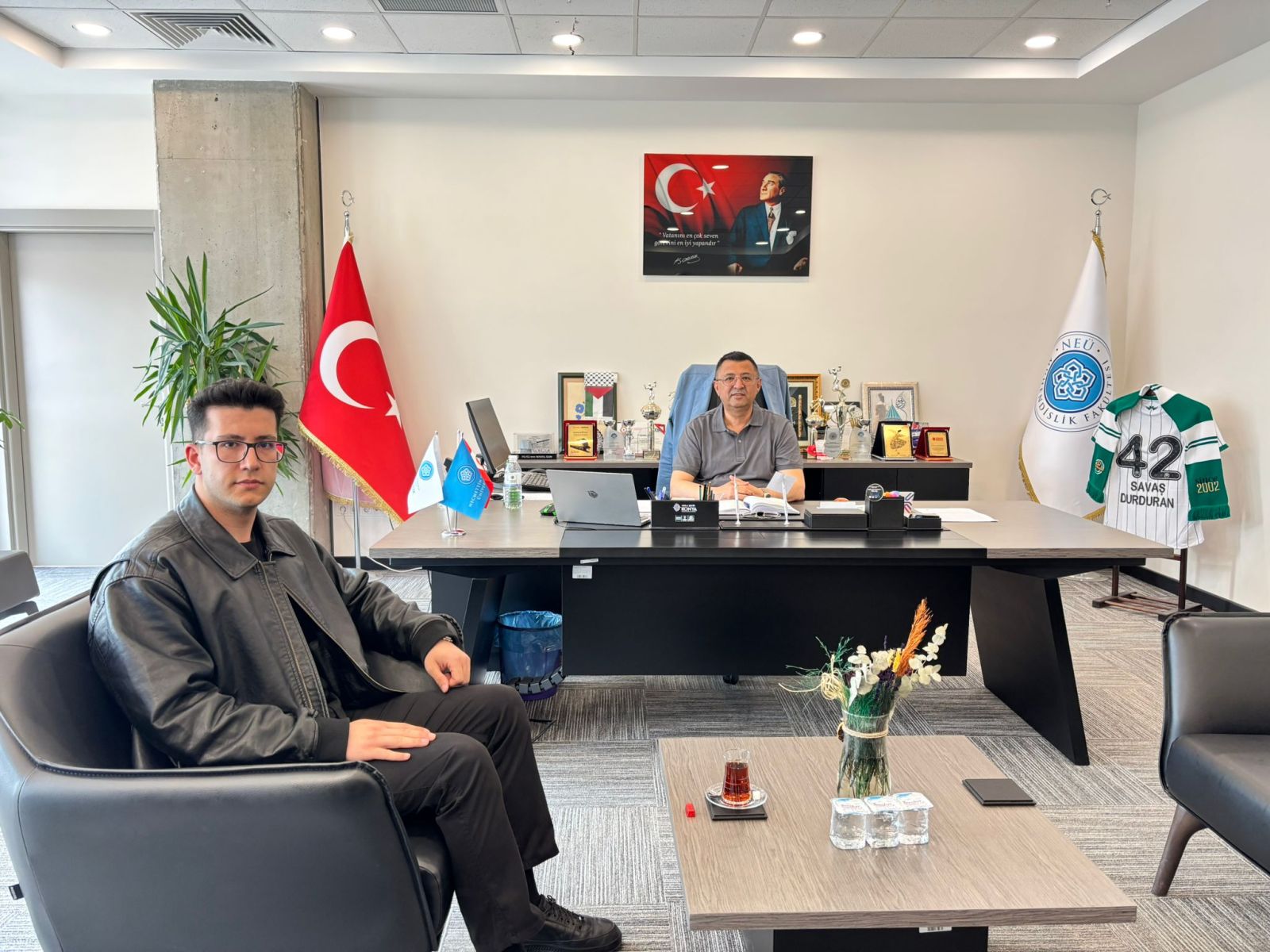 Fakültemiz Endüstri Mühendisliği Bölümü Öğrencisi Ağah Kağan Ateş, Dekanlığımızı Ziyaret Ederek Öğrenci Toplulukları Faaliyetleri ve Yeni Öğrencilerin Tercih Süreçlerinde Birlikte Gerçekleştirilebilecek Çalışmalar Hakkında Görüş Alışverişinde Bulundu