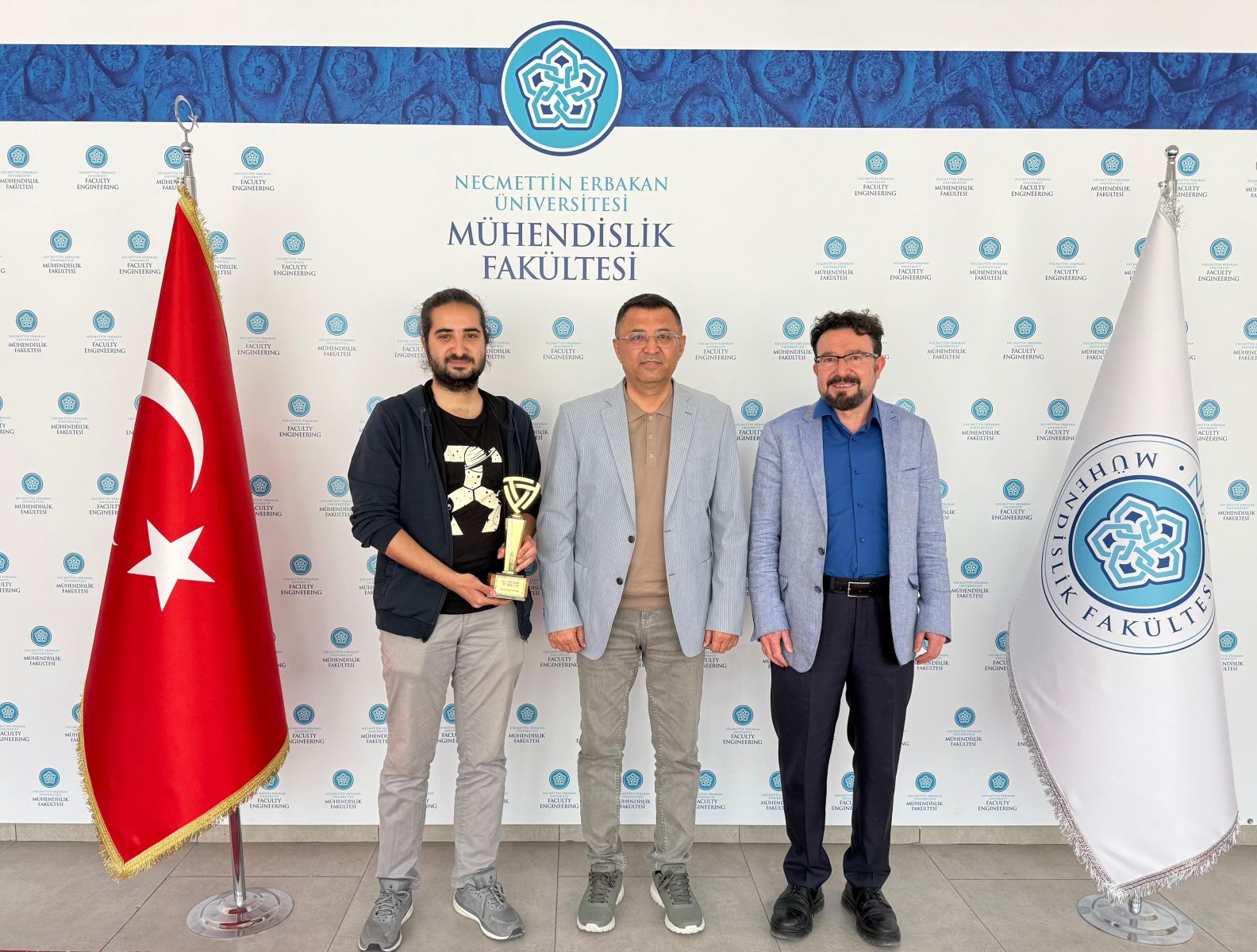 Necmettin Erbakan Üniversitesi TEKNOFEST Topluluğu, Konya Büyükşehir Belediyesi Gençlik Meclisi Tarafından Düzenlenen Topluluk Ödülleri Kapsamında “Yılın En Aktif Topluluğu” Ödülüne Layık Görülmüştür