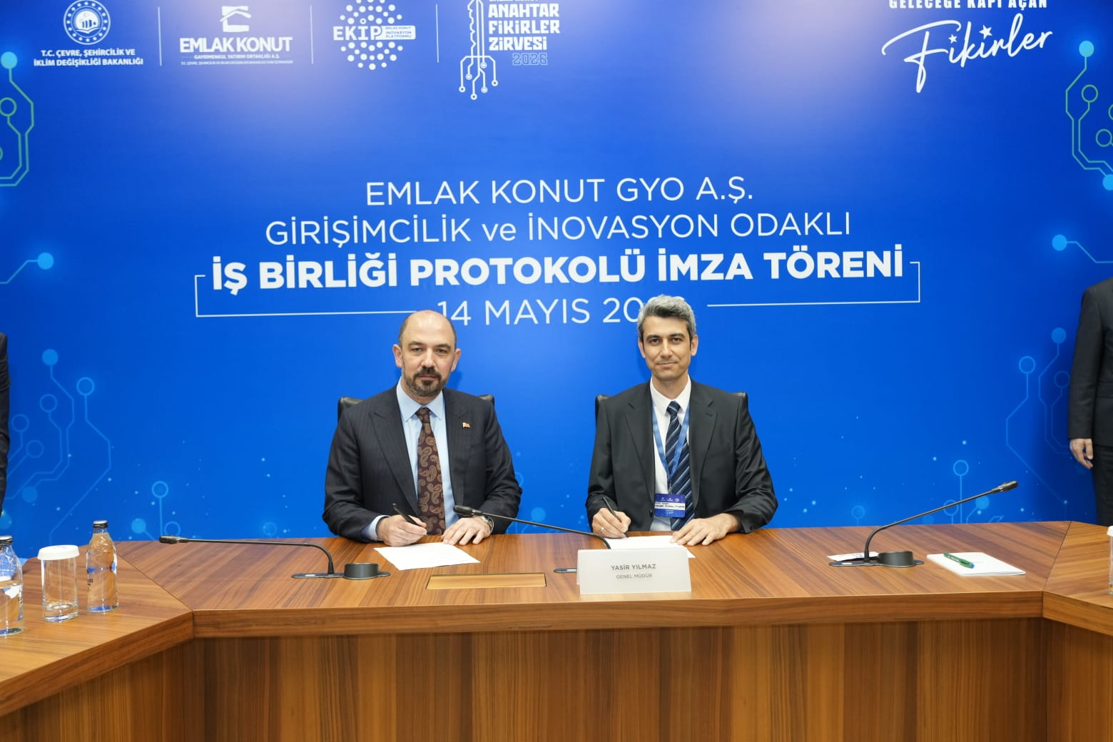 Emlak Konut G.Y.O. A.Ş. İle Necmettin Erbakan Üniversitesi Arasında 14 Mayıs'da İstanbul'da Gerçekleştirilen İş Birliği Protokolü İmza Töreninde Üniversitemizi İnşaat Mühendisliği Bölüm Başkanı Doç.Dr. Emrah MADENCİ Temsil Etmiştir