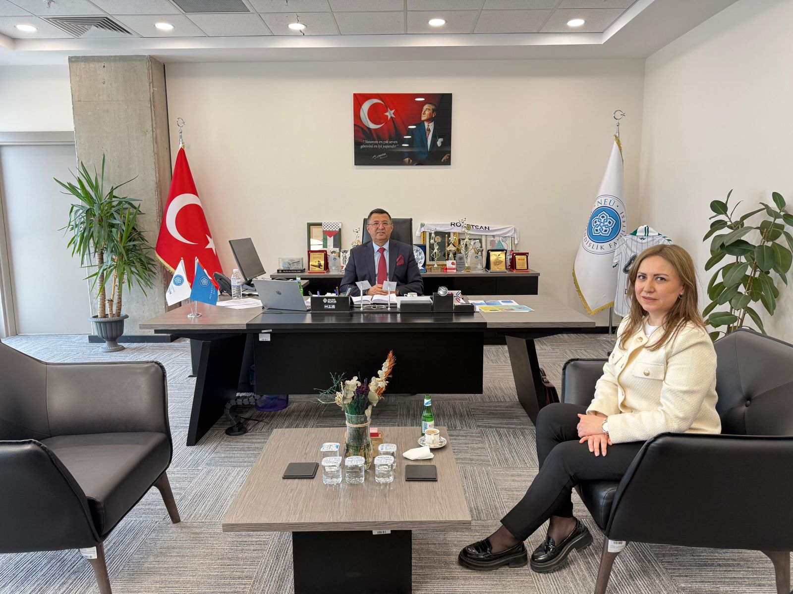 Hilton Garden Inn Konya Satış Yetkilisi Nihal Yılmaz Fakültemizi Ziyaret Ederek Dekanımız Prof. Dr. S. Savaş Durduran İle Bir Araya Gelmiştir