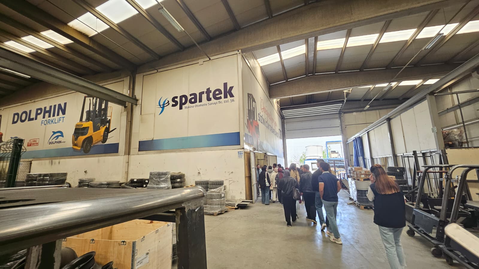 18 Mayıs 2026 tarihinde, Fakültemiz Öğretim Elemanı Dilek Hocamız ve Öğrencilerimizin Katılımıyla, Spartek Makine Otomotiv San. ve Tic. AŞ.’ye Teknik Bir Ziyaret Gerçekleştirildi