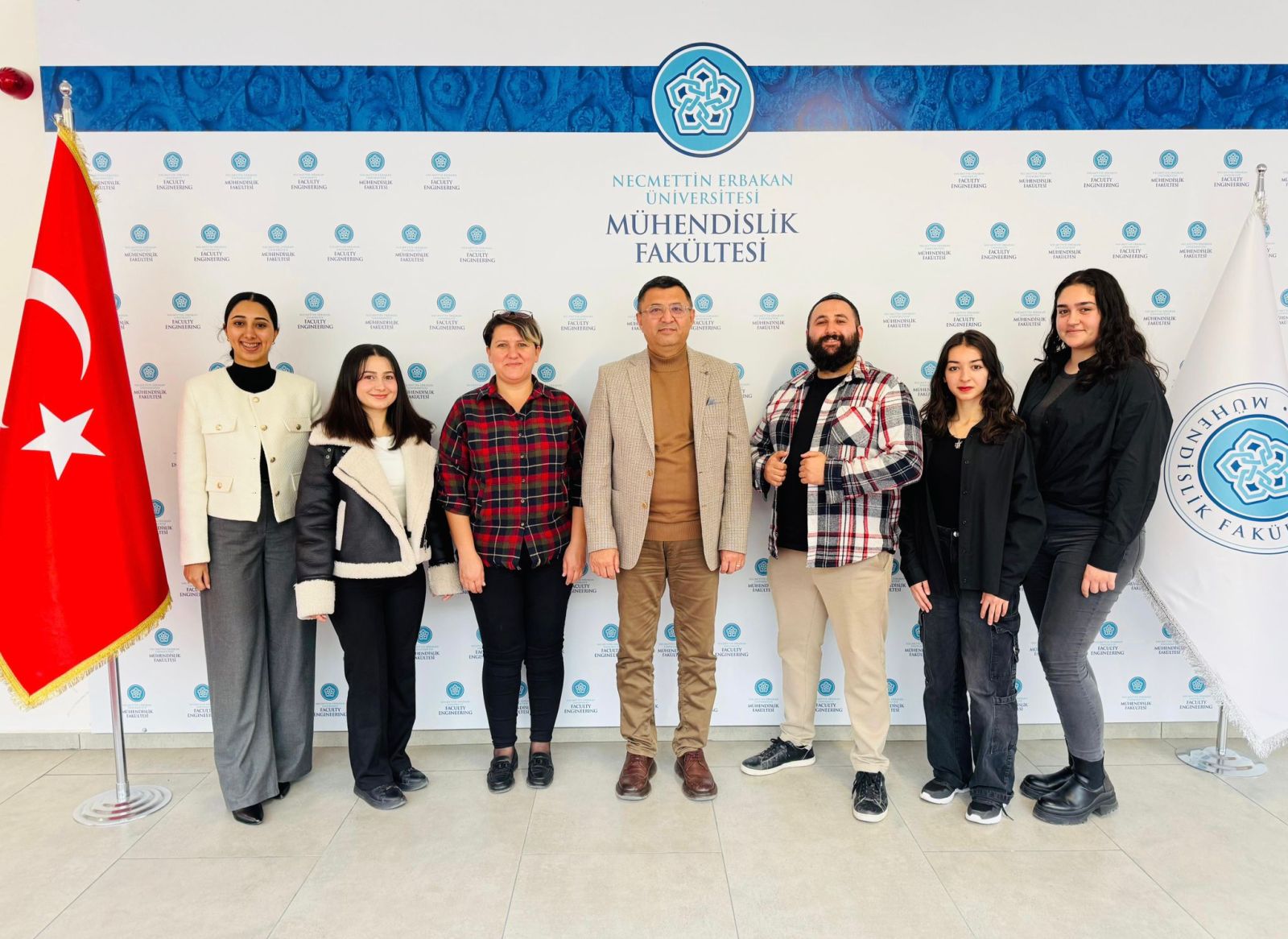 Konya AnadoluKafkas Dans Akademi yöneticileri ve üyeleri fakültemizi ziyaret ederek Türk kültürü folklor ve halk oyunları hakkında öğrencilerimizle iş birliği yapma görüşmeleri gerçekleştirildi.