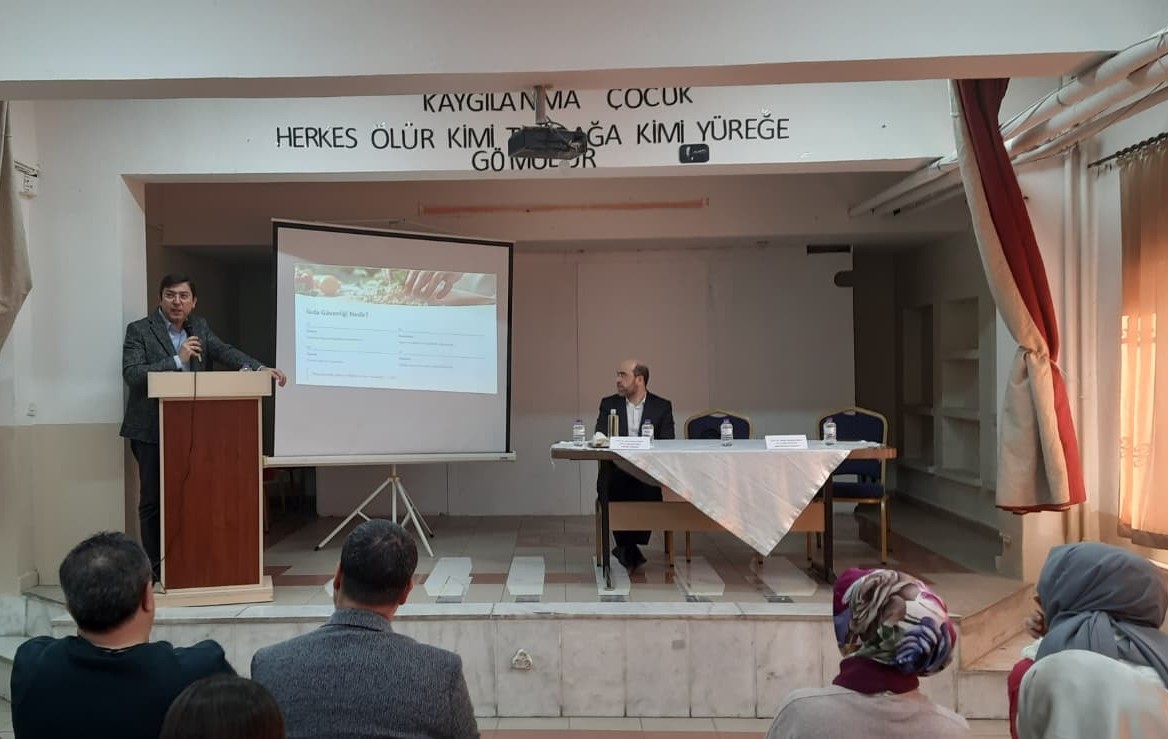 "Helal ve Güvenli Gıda: Gençlerin Sağlığı, Toplumun Geleceği" Konulu Seminer