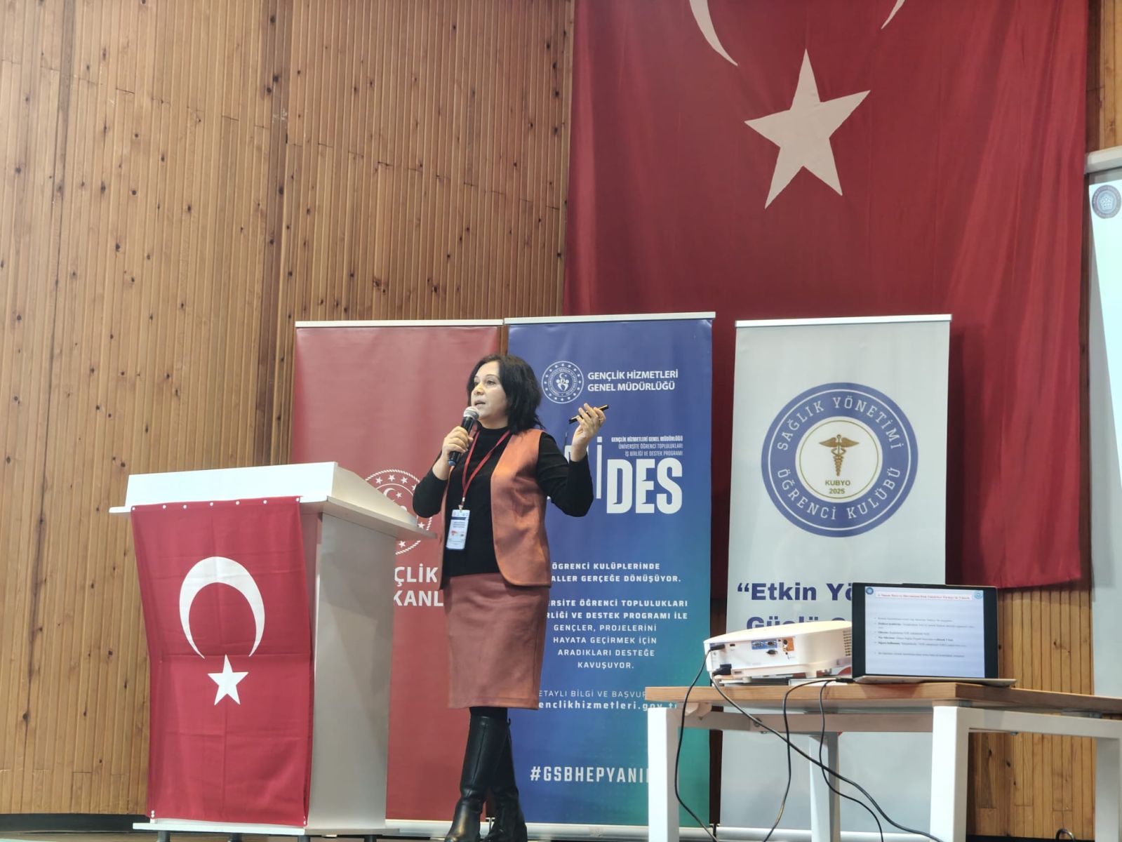 "Kronik Hastalıkların Gölgesinde Aile Hekimliği" Konulu Sunum