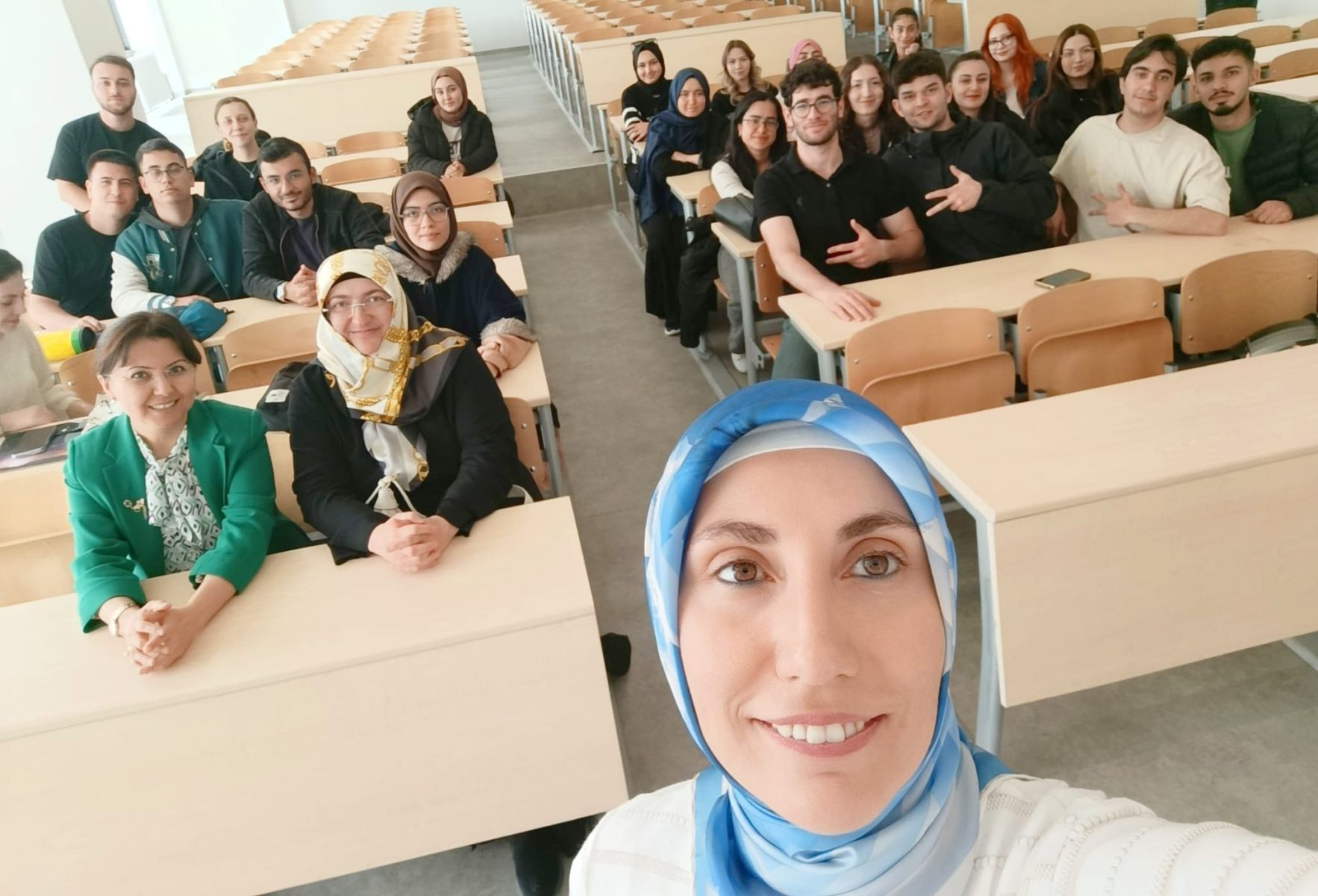 Hem Bir fizyoterapist, Hem Bir Yazar