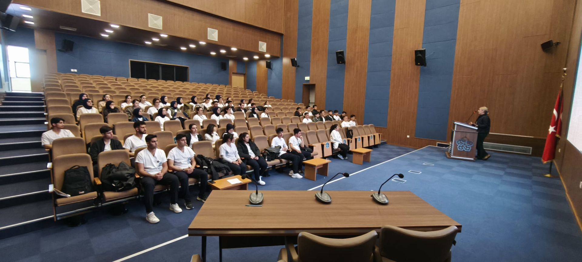 Hemşirelik 1. sınıf öğrencilerimiz mesleki uygulamalarına başlamıştır.