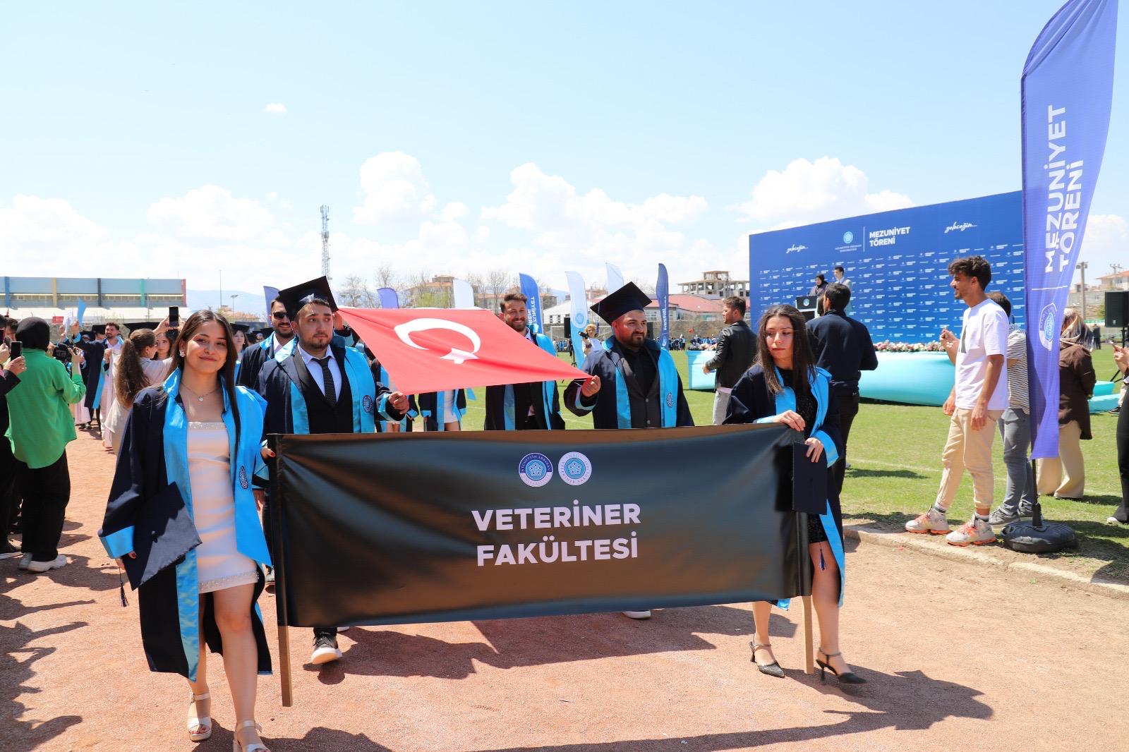 Fakültemiz İlk Mezunlarını Verdi