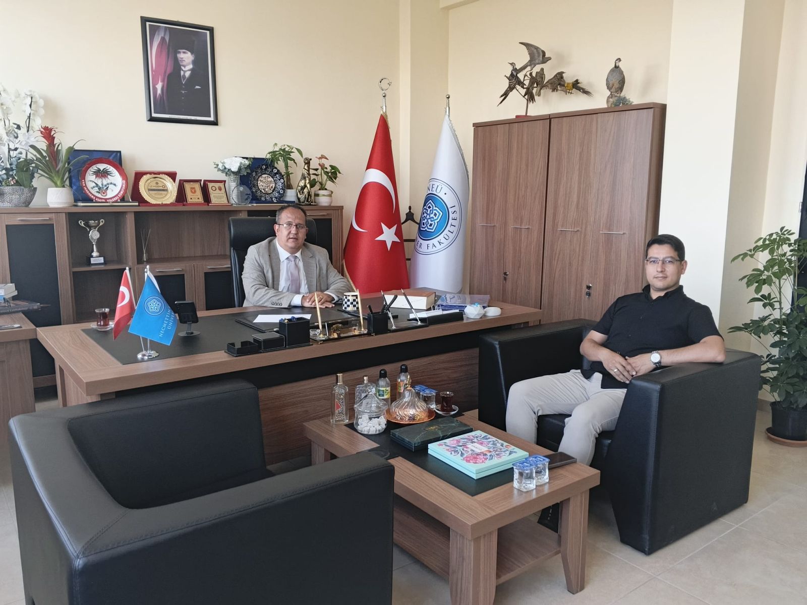 ERL Aydos Koleji Matematik Öğretmeni Bülent Dağ Dekanımız Prof. Dr. Mustafa YİPEL'i ziyaret etmiştir
