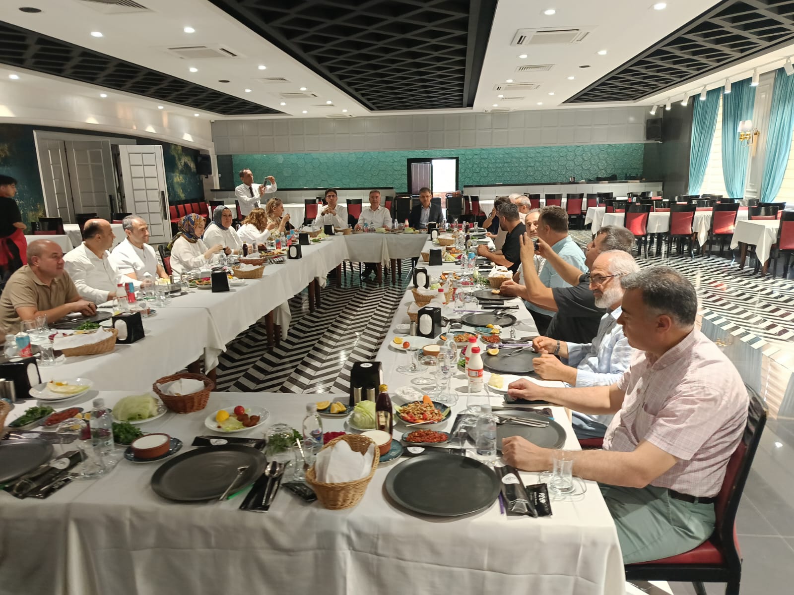 Emekli Olan ve Kurumlar Arası Naklen Atanan Personelimize Veda Yemeği Düzenlendi