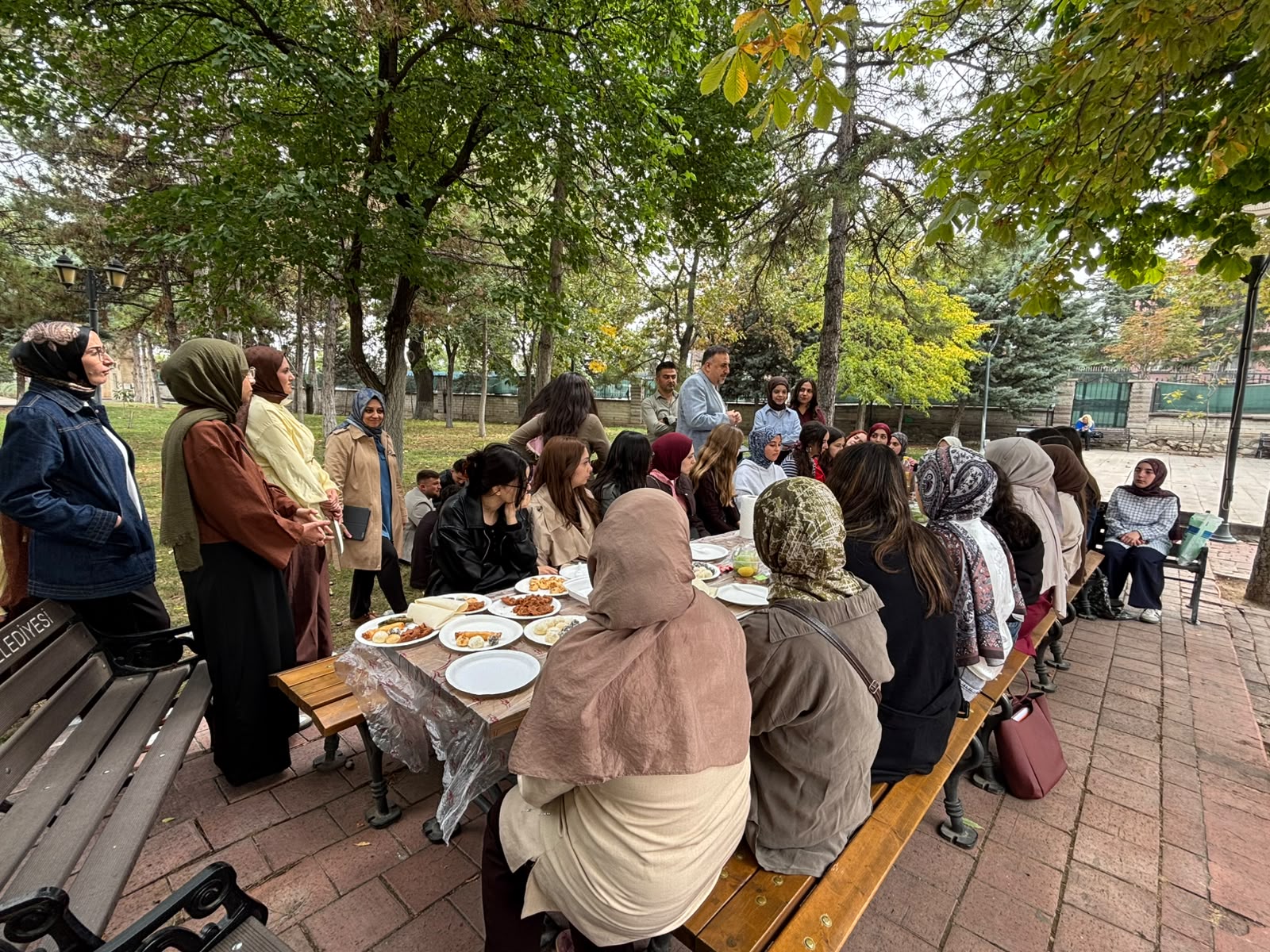 İnsan Ekseni Topluluğu’ndan Sınıf Öğretmenliği Öğrencilerine Sıcak Karşılama: Tanışma Etkinliği Gerçekleşti!