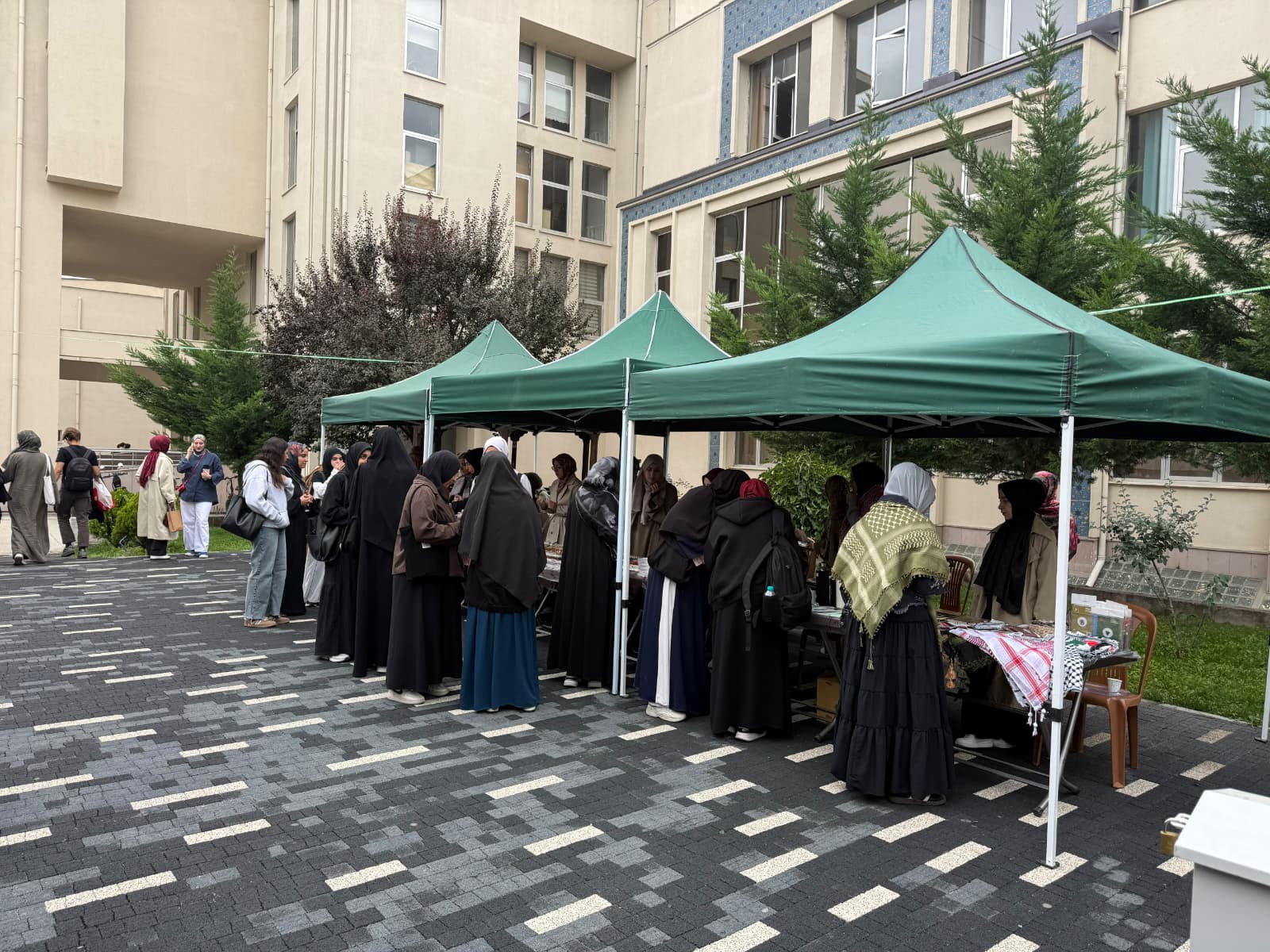 İyiliğin Geleceği Topluluğundan "Yetim Çocuklara Yardım Kermesi"